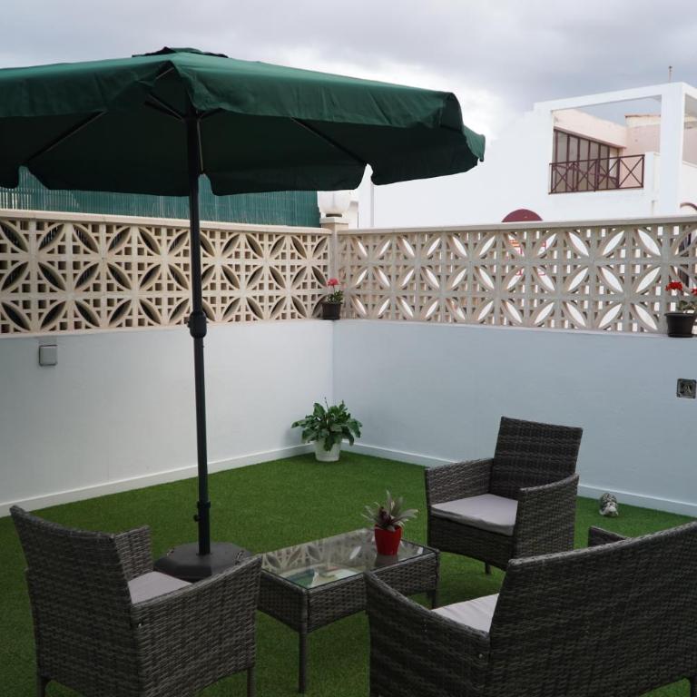 ROSET - Three-Bedroom House - 9