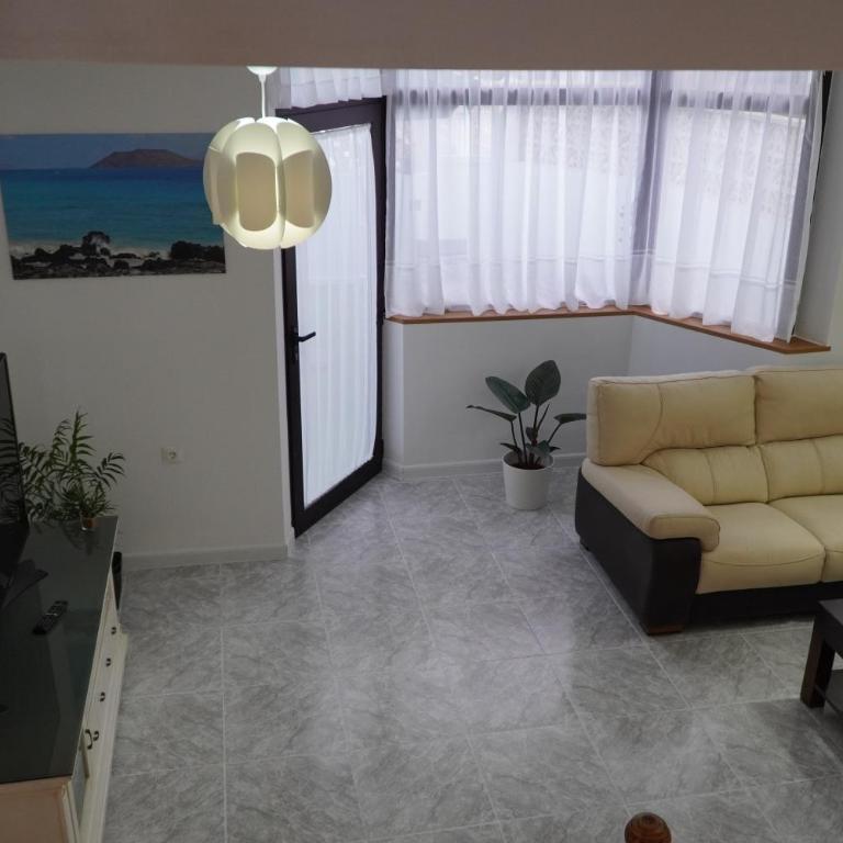 ROSET - Three-Bedroom House - 12