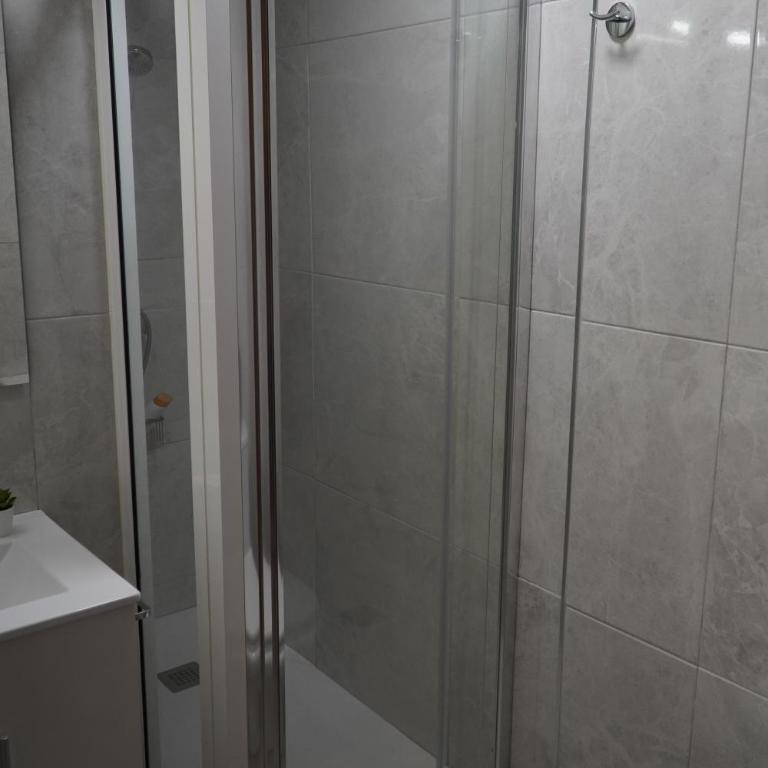 ROSET - Three-Bedroom House - 21