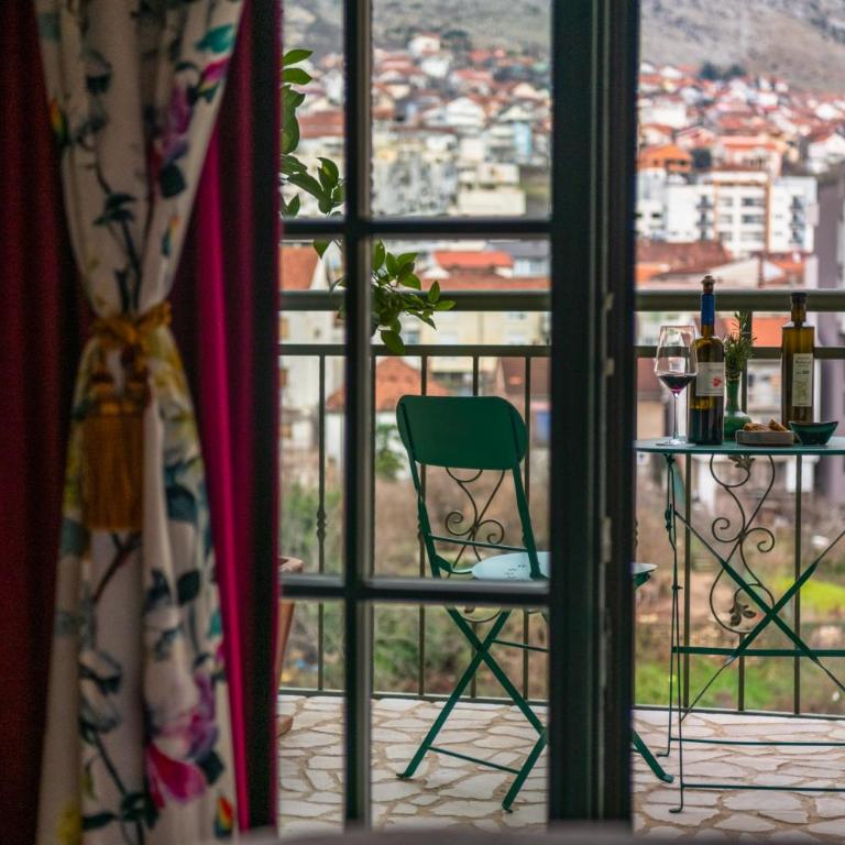 Nomad Rooms - Deluxe Double Room with Balcony - 1