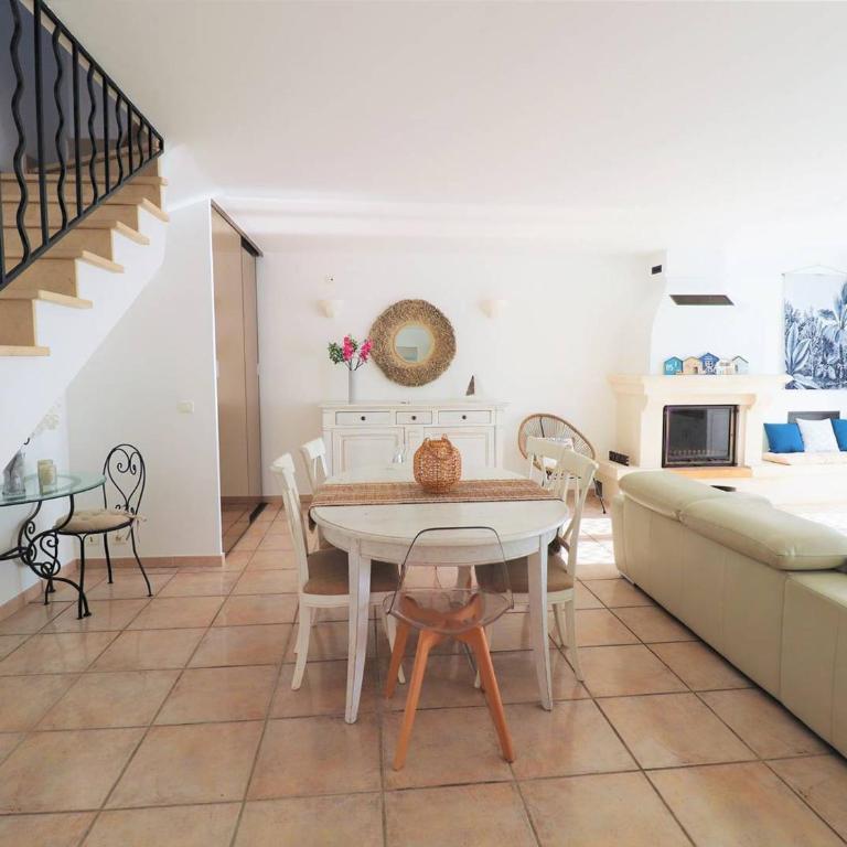 Villa 3 étoiles avec piscine privée, 500m de la plage, 4 chambres pour 6-8 pers. au Grau-du-Roi - FR-1-307-157 - Villa - 3