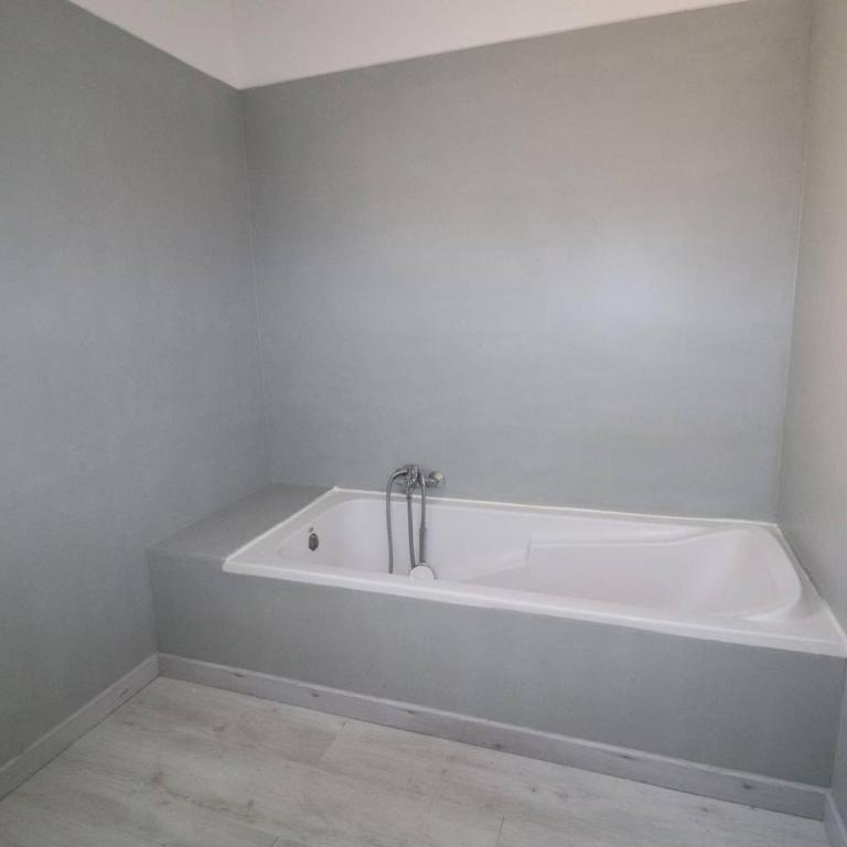 Villa 3 étoiles avec piscine privée, 500m de la plage, 4 chambres pour 6-8 pers. au Grau-du-Roi - FR-1-307-157 - Villa - 8