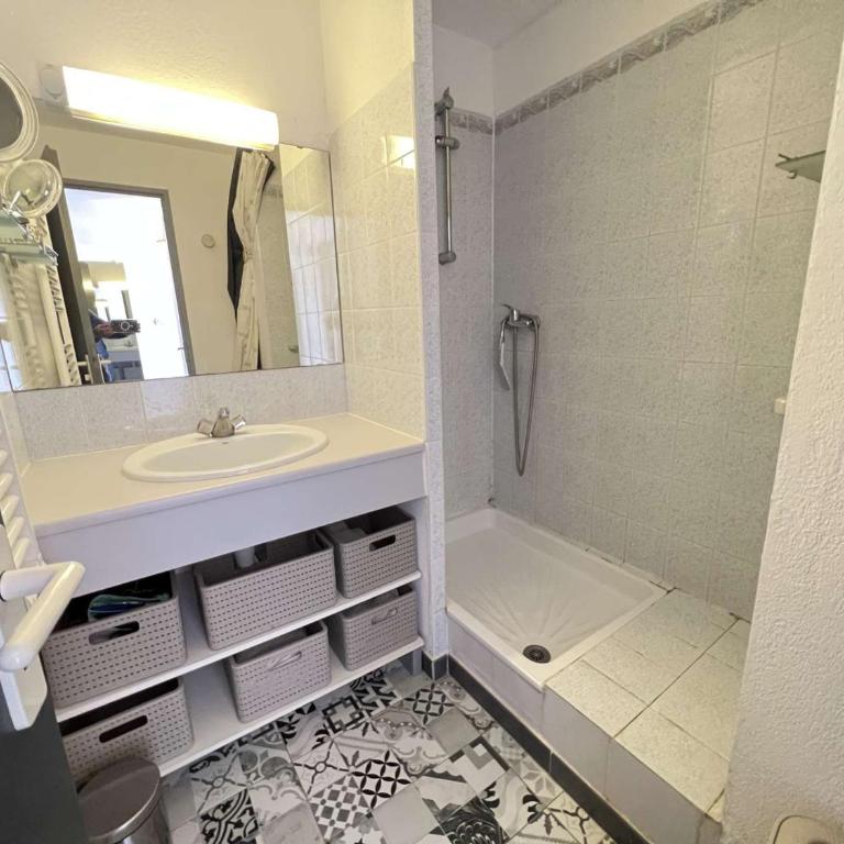Appartement 4 pièces avec parking, piscine et proche plage au Cap d'Agde - FR-1-702-19 - Apartment - 10