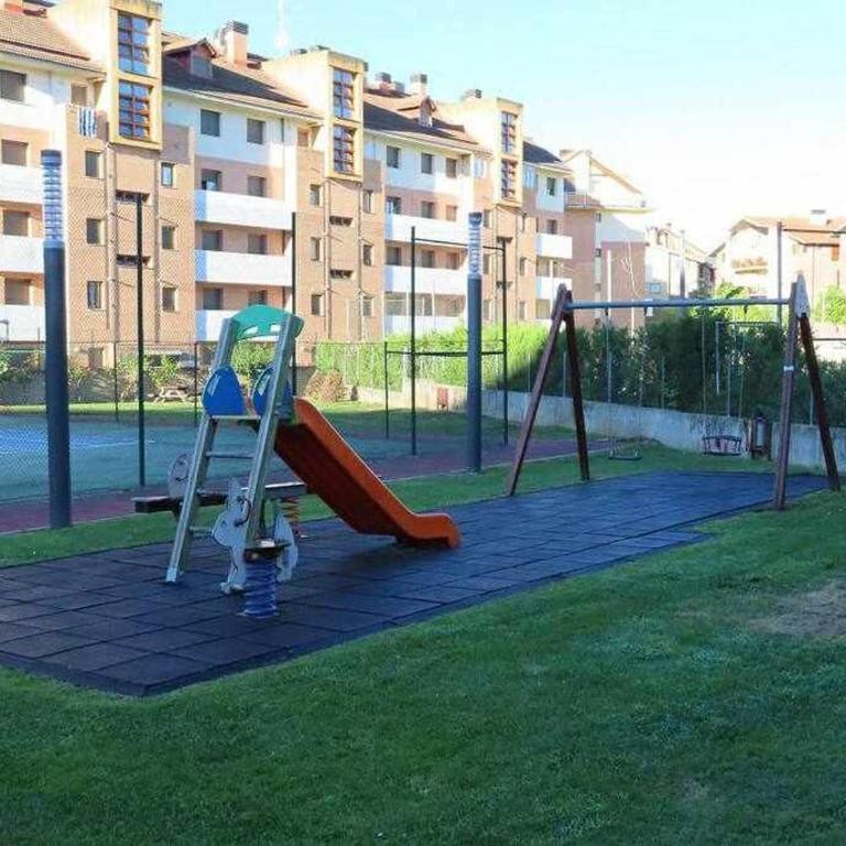 Precioso atico con bonitas vistas a la Peña Oroel - Appartement - 4