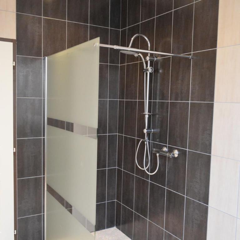 Hôtel Timgad - Chambre familiale (2 adultes + 2 enfants) - Accès par escalier uniquement - 5