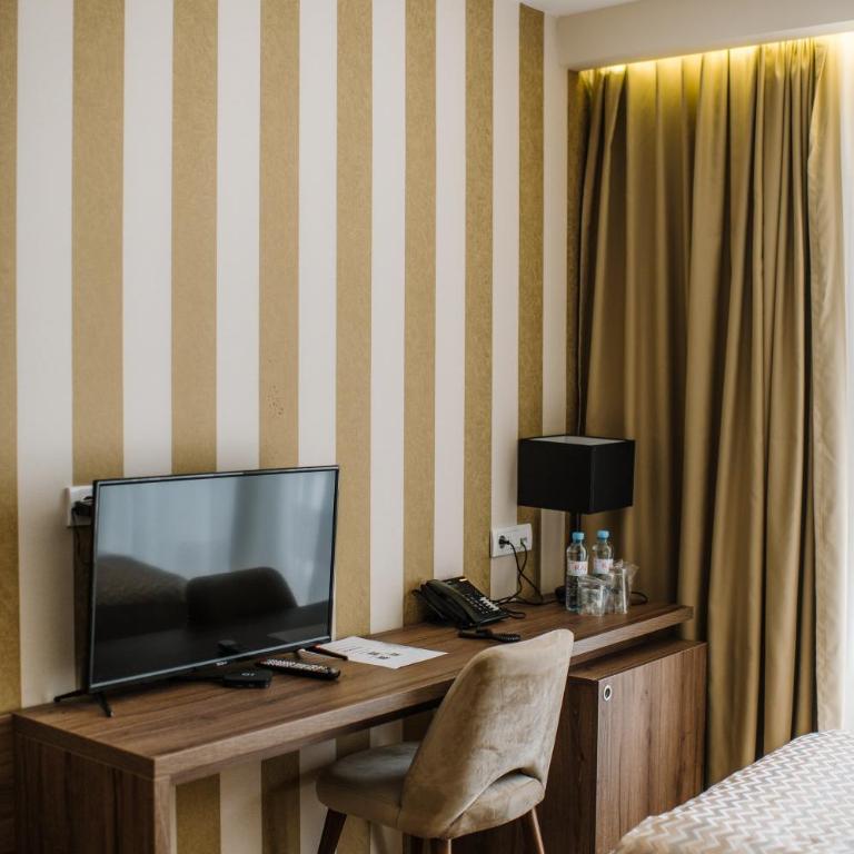 Hotel Nais - Standardna Trokrevetna Soba - 6