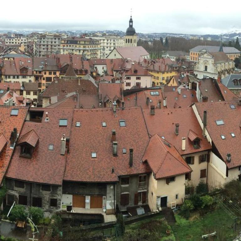 Gite urbain AU 2BIS - Annecy - Appartement avec Vue sur le Canal - 34
