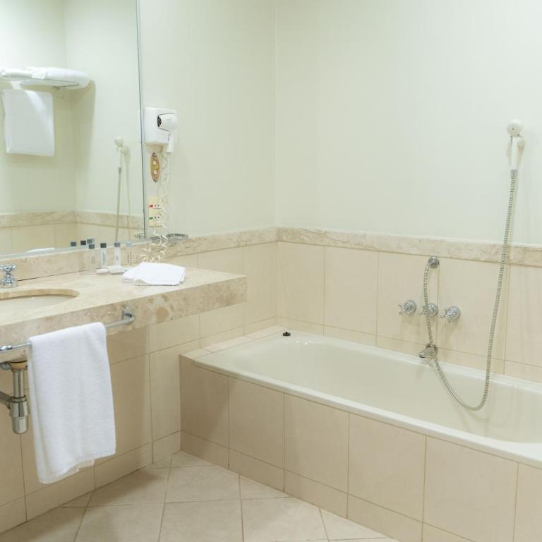 Crowne Plaza Asunción by IHG - Habitación Doble Premium con 2 camas dobles - 3