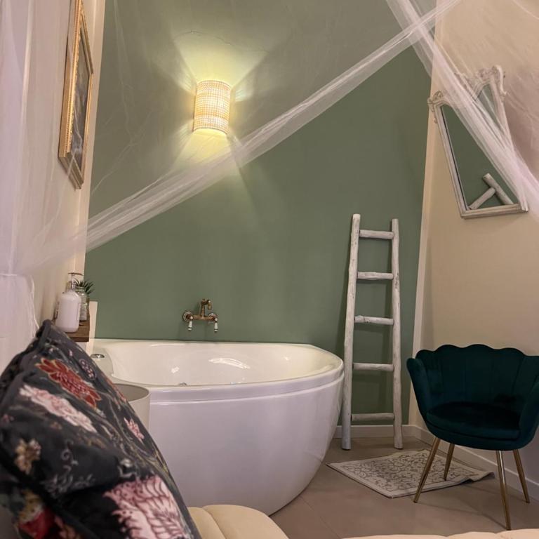 Borgo Marinaro Suite - Camera Matrimoniale con Vasca Idromassaggio - 1