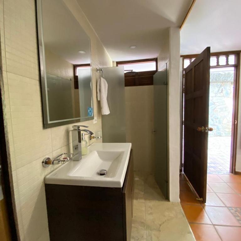 Hotel Casona del Virrey - Habitación Triple con vistas al jardín - 2