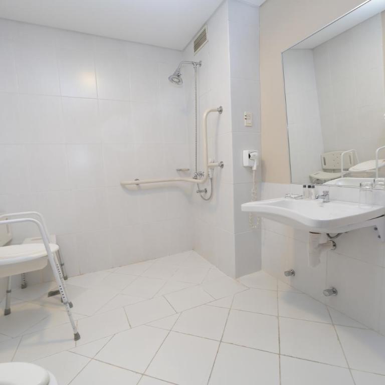 Crowne Plaza Asunción by IHG - Habitación Estándar con cama extragrande - Adaptada para personas de movilidad reducida - 2