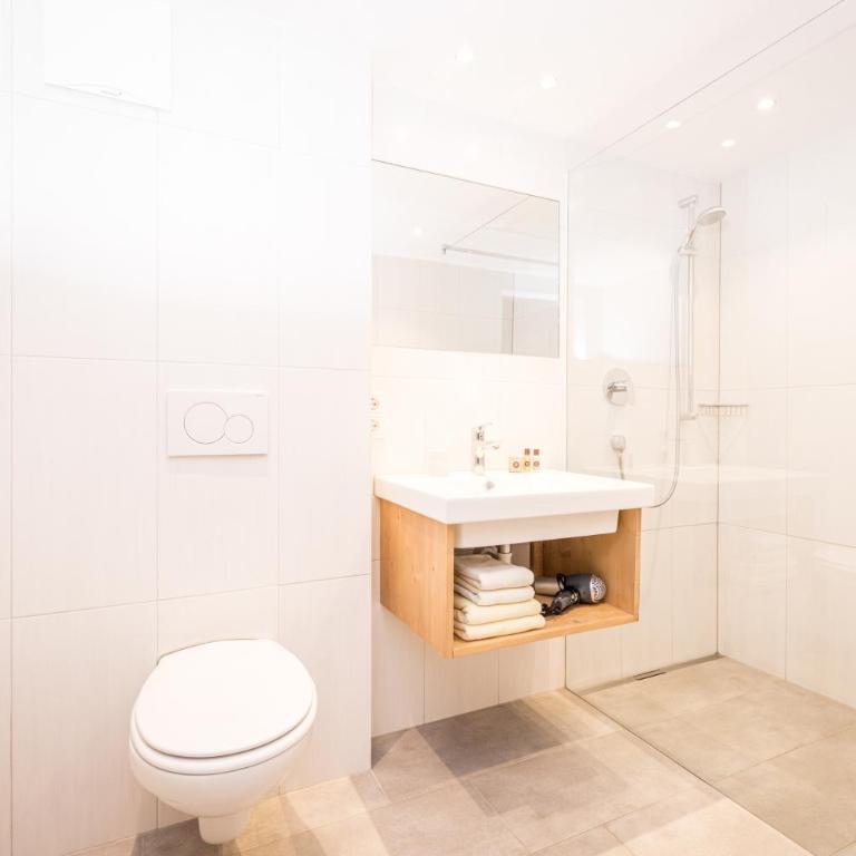 Appartements Schrambacherhof - Comfort Apartment mit 2 Schlafzimmern und Balkon (1) - 1