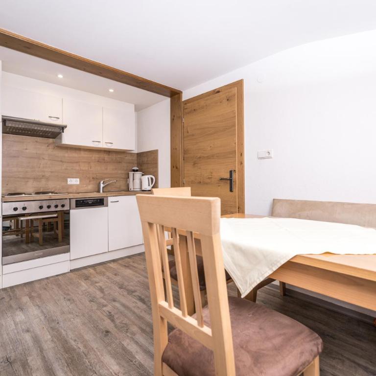 Appartements Schrambacherhof - Comfort Apartment mit 2 Schlafzimmern und Balkon (1) - 4