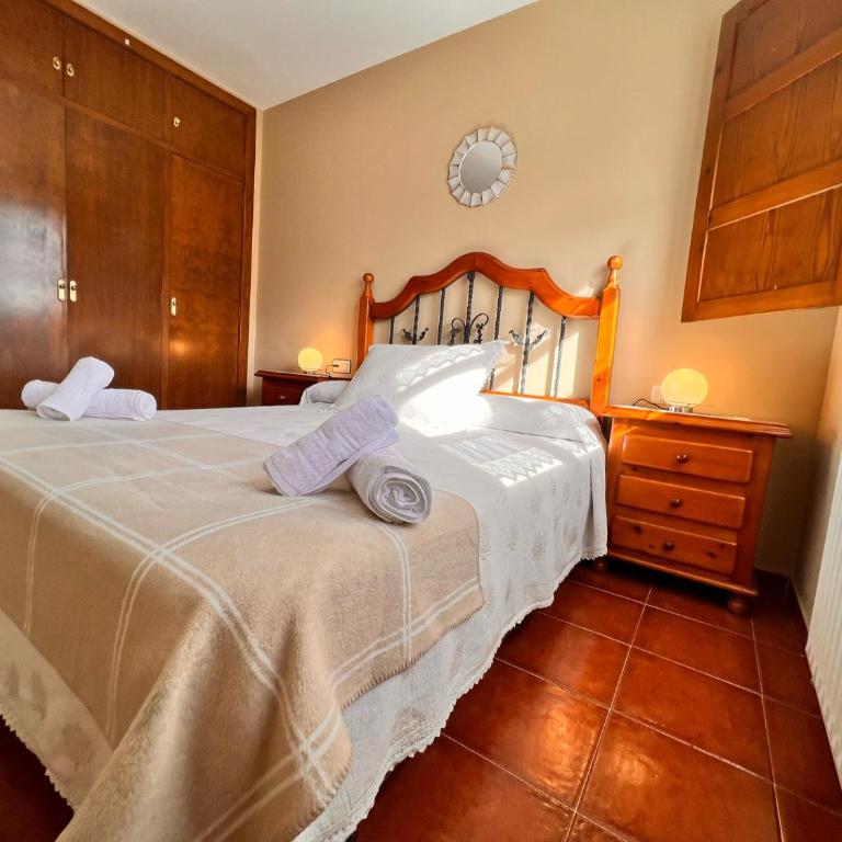 Los Robles Andrin - Three-Bedroom House - 16