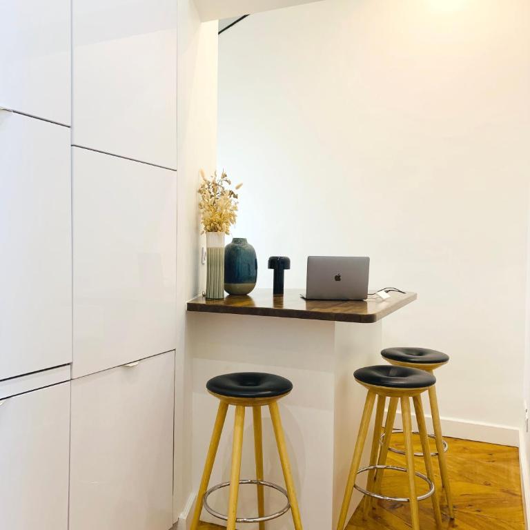 Spacious 2 bedroom apartment Champs Elysees and Golden Triangle - Two-Bedroom Apartment - 9