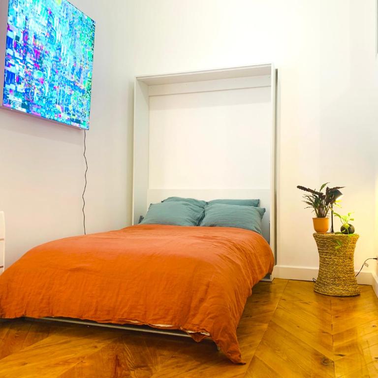 Spacious 2 bedroom apartment Champs Elysees and Golden Triangle - Two-Bedroom Apartment - 6