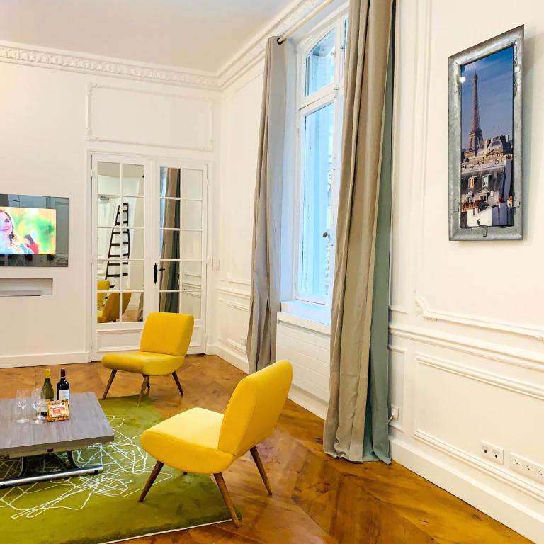 Spacious 2 bedroom apartment Champs Elysees and Golden Triangle - Two-Bedroom Apartment - 4