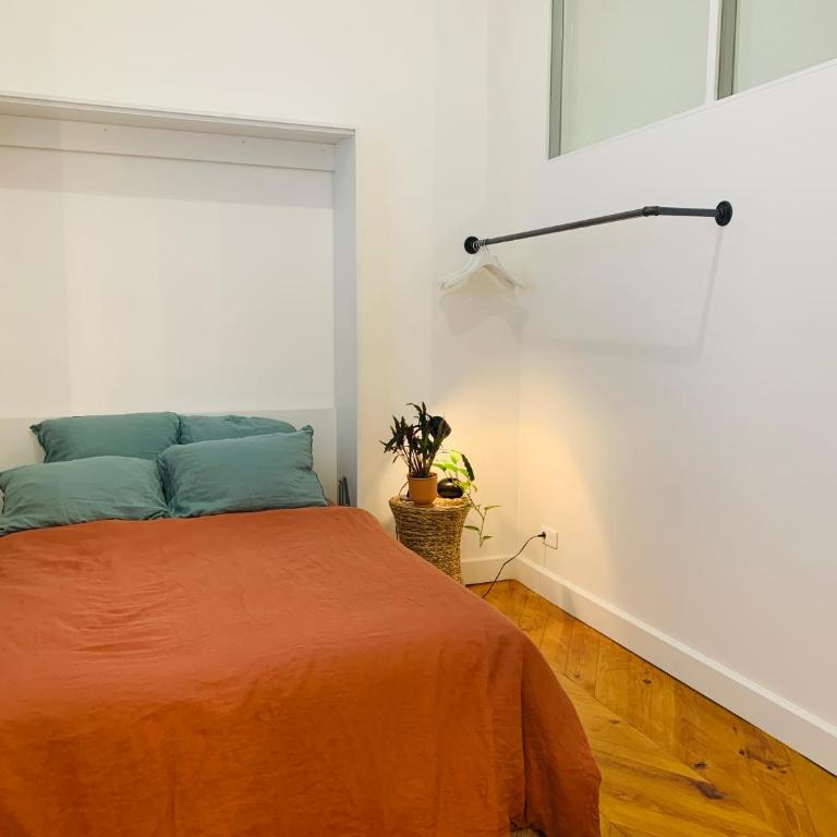 Spacious 2 bedroom apartment Champs Elysees and Golden Triangle - Two-Bedroom Apartment - 24