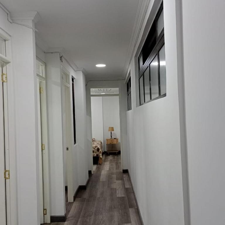 Medellin apartamento en laureles - Three-Bedroom Apartment - 5