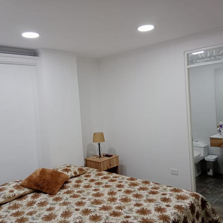 Medellin apartamento en laureles - Three-Bedroom Apartment - 6