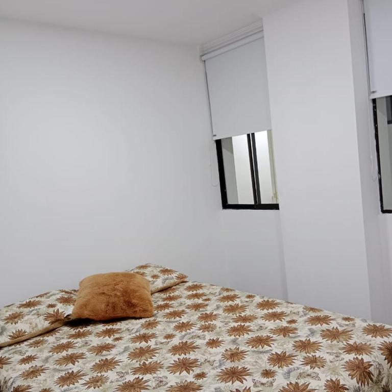 Medellin apartamento en laureles - Three-Bedroom Apartment - 10