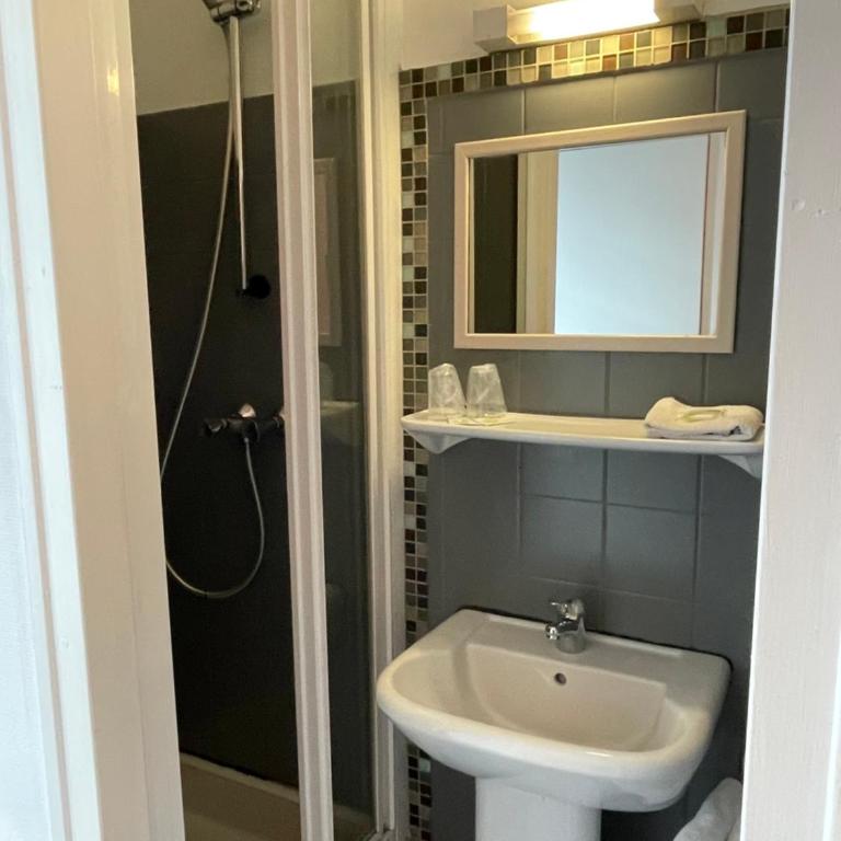 Les Chiens du Guet - Chambre Double avec Salle de Bains Privative - 4