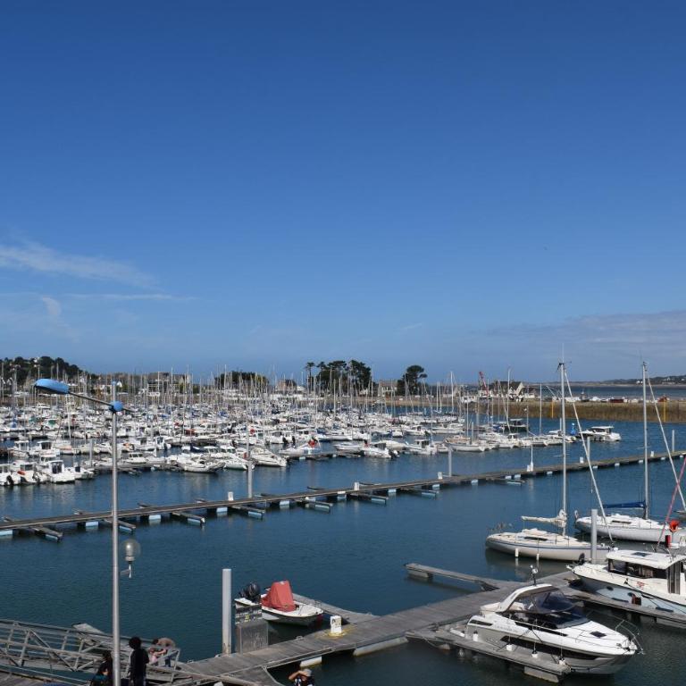 Appartement 6 pers avec WIFI, vue sur mer et le port à PERROS-GUIREC - Réf 821 - Three-Bedroom Apartment - 1