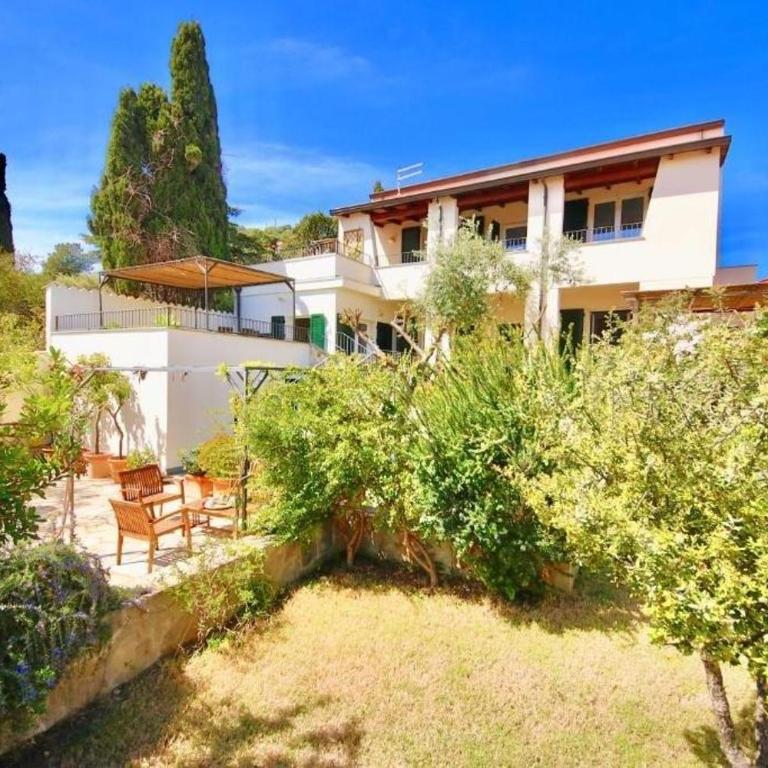 Villa Fatta di Sogni - Camera Matrimoniale con Balcone e Vista Mare - 1
