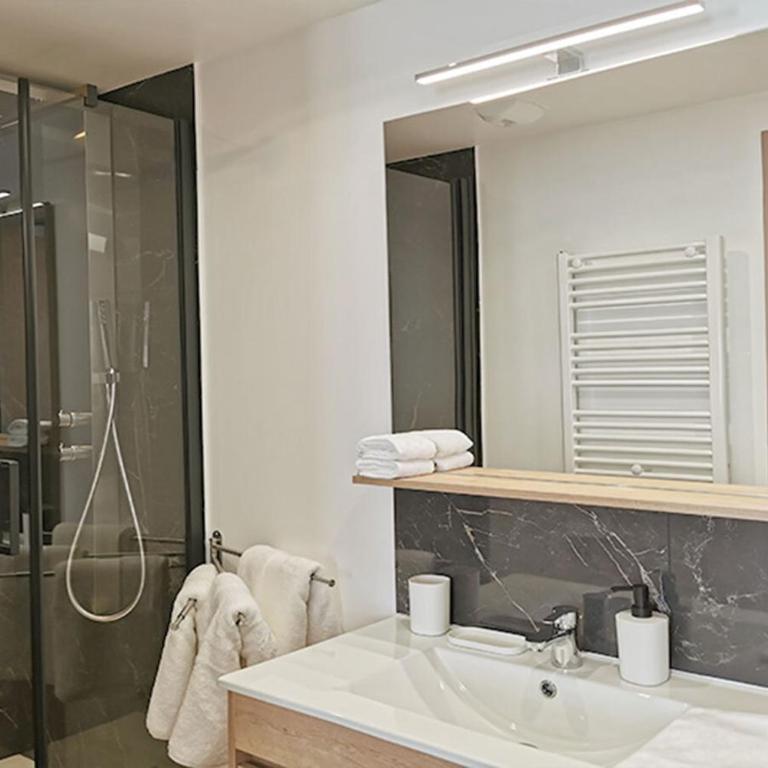 Appart Hotel Spa Perpignan - Appartement avec Terrasse - 7