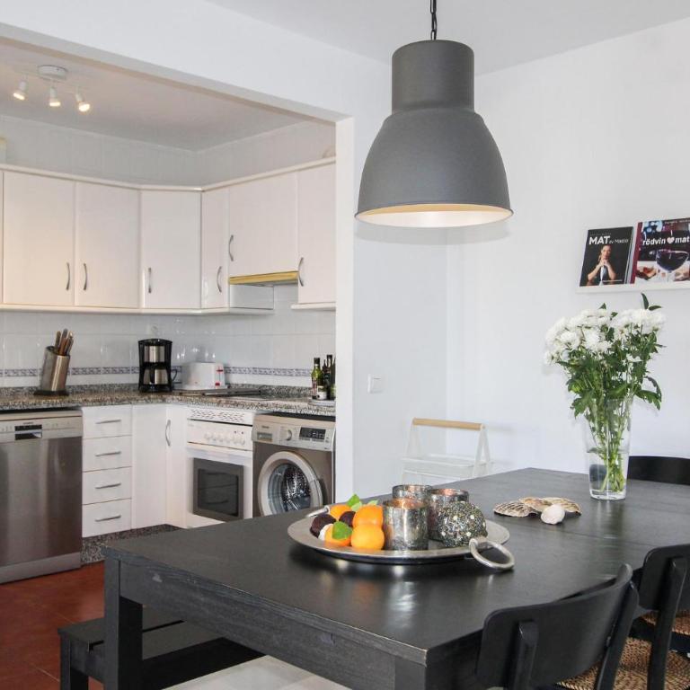 3 Bedroom Beautiful Apartment In Nerja - Apartamento de 3 dormitorios - 3