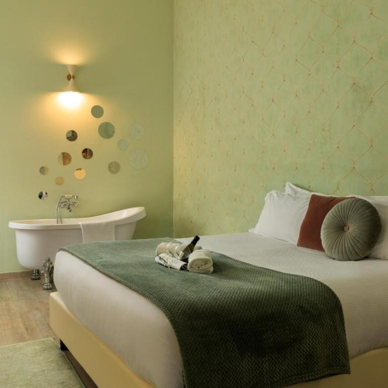 The Magnificent Maison du Charme - Deluxe King Room - 2