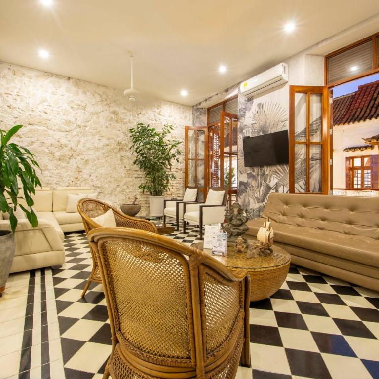 San Pedro Claver Luxury in the walled city - Three-Bedroom Apartment - 20