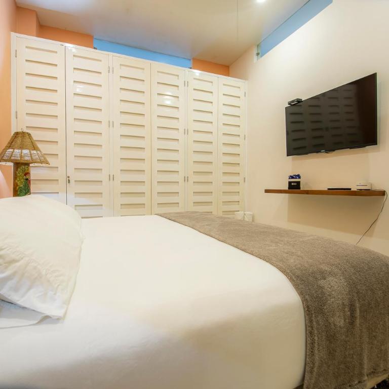 San Pedro Claver Luxury in the walled city - Three-Bedroom Apartment - 8