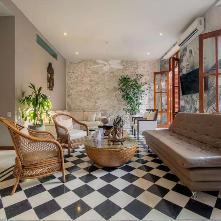 San Pedro Claver Luxury in the walled city - Three-Bedroom Apartment - 19