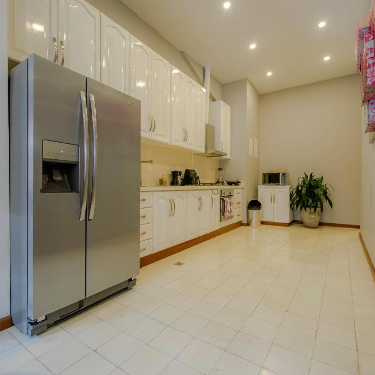 San Pedro Claver Luxury in the walled city - Three-Bedroom Apartment - 18