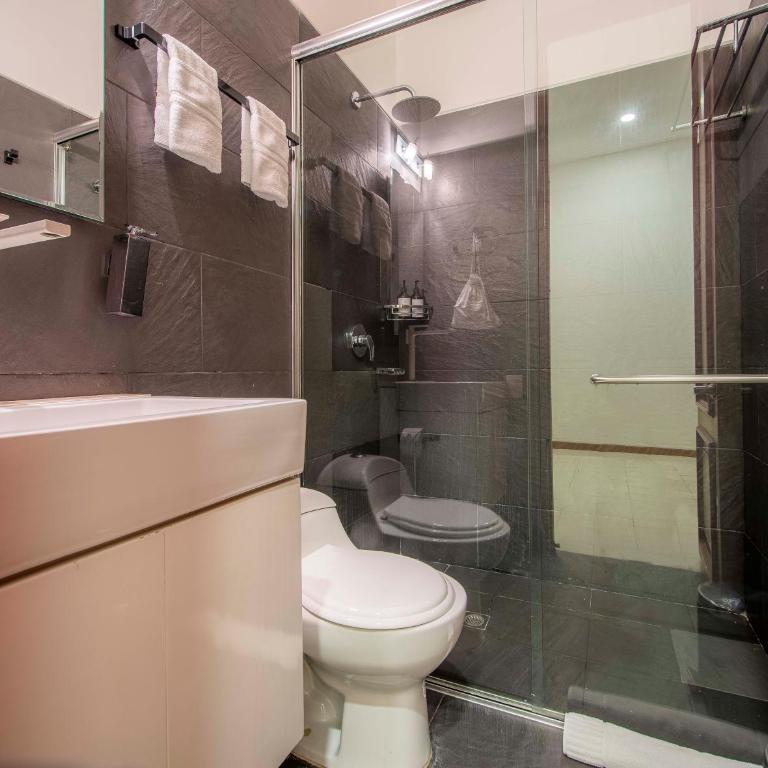 San Pedro Claver Luxury in the walled city - Three-Bedroom Apartment - 14