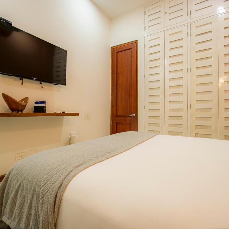 San Pedro Claver Luxury in the walled city - Three-Bedroom Apartment - 13