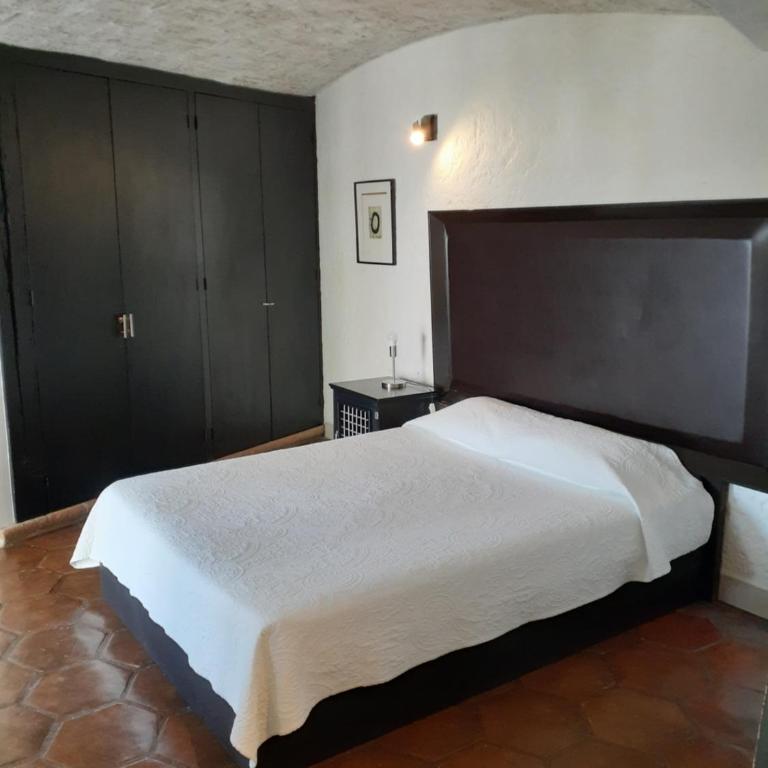 Casa Blanca San Miguel - Habitación con cama grande - 11