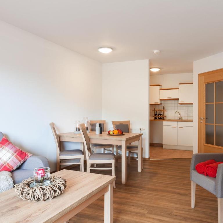 Hartungs Hoteldorf - Familienzimmer mit Küchenzeile - 3
