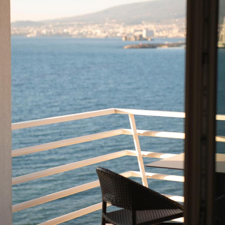 Hotel Miramare Stabia - Camera Matrimoniale/Doppia con Letti Singoli con Vista Mare Parziale - 5
