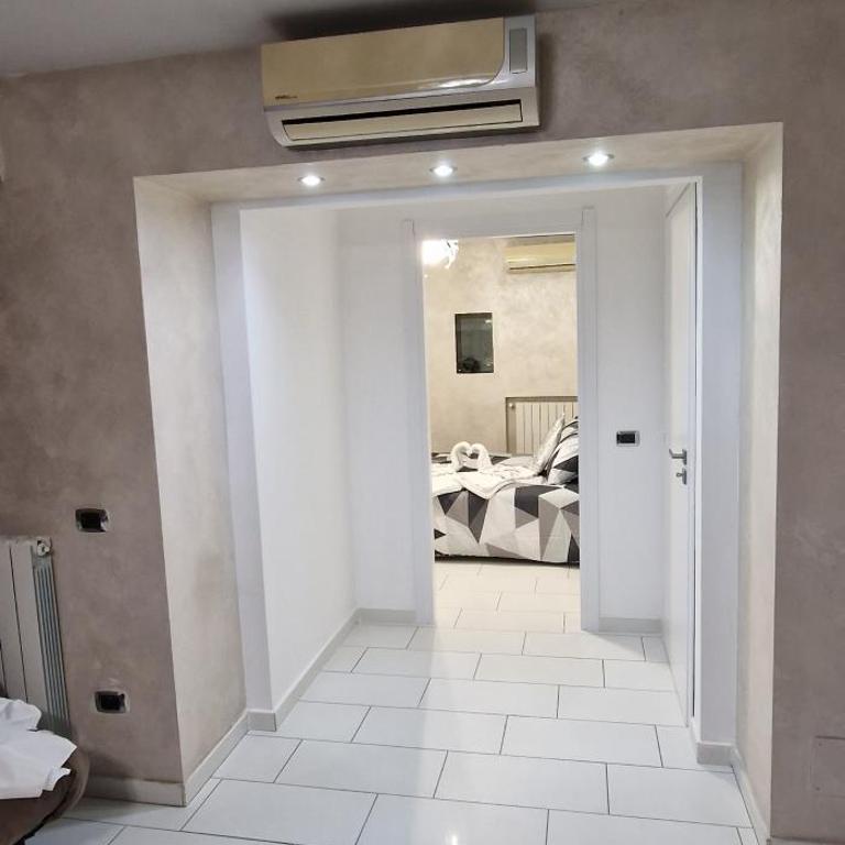 Fashion House Napoli - Apartment with Balcony - 15