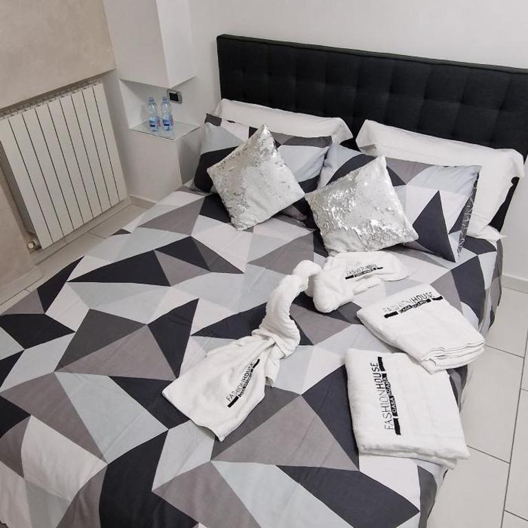 Fashion House Napoli - Apartment with Balcony - 13