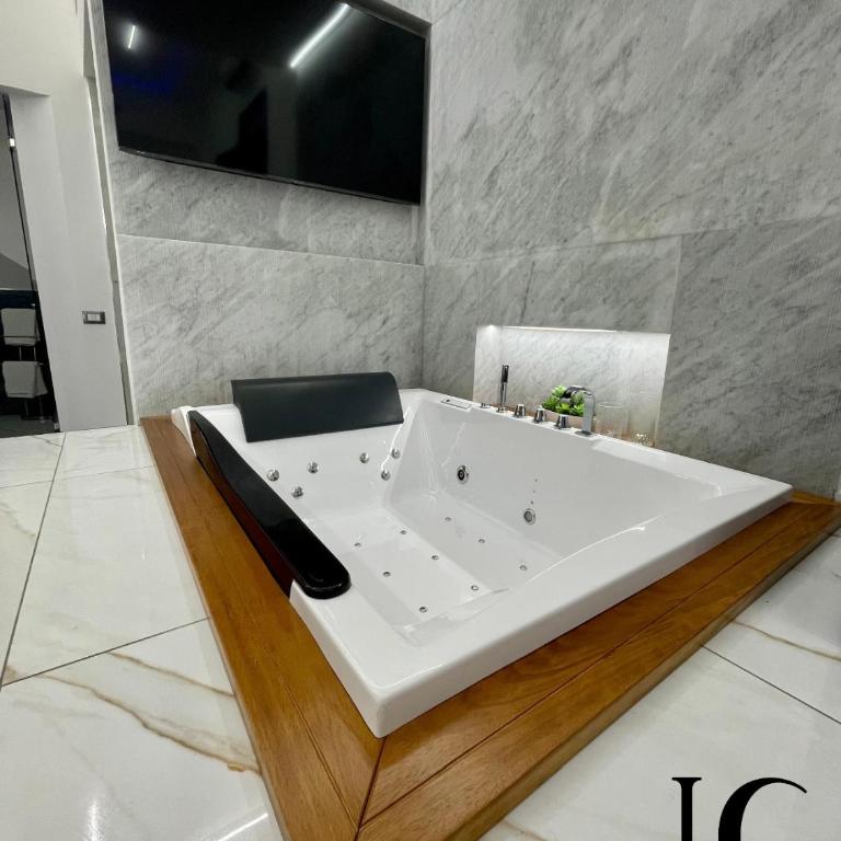 I Cappuccini Suite - Suite Deluxe con Vasca Idromassaggio - 11