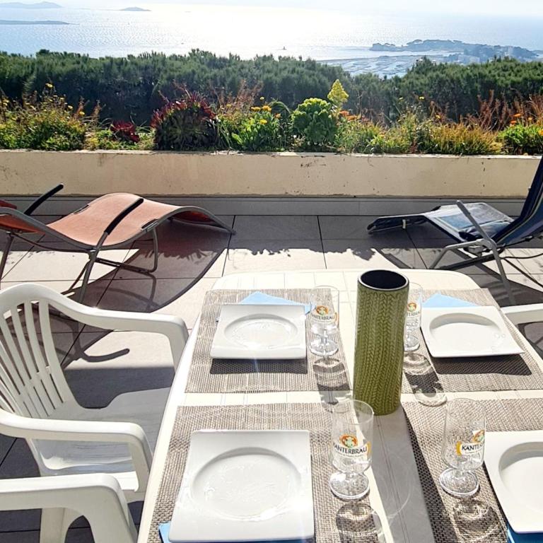 Vue mer panoramique et piscine - Estudio con vistas al mar - 19