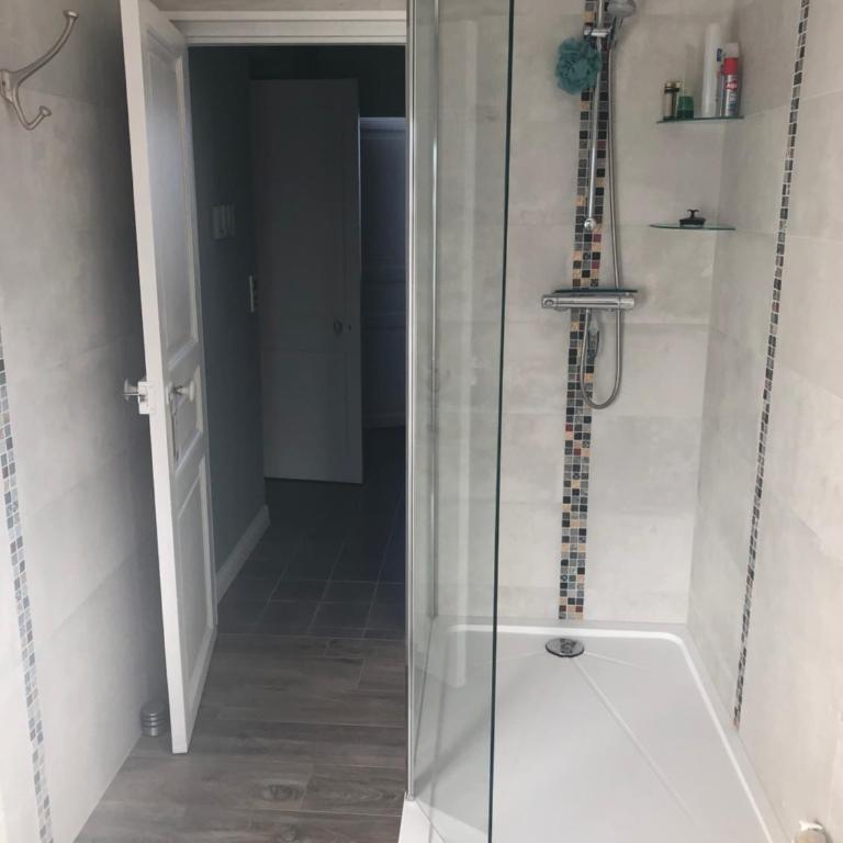 Côté PECHEUR - Chambre Familiale avec Salle de Bains Privative - 28