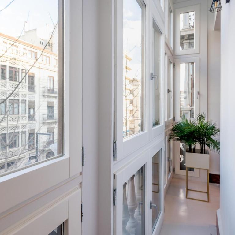 Luxury Gran Via Apartments - Three-Bedroom Apartment - 20