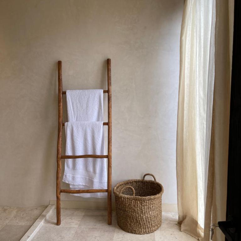 Casa Realm - Deluxe Room - 8