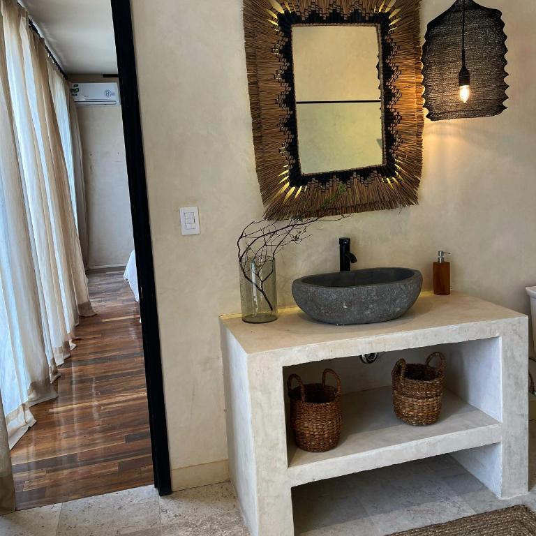 Casa Realm - Deluxe Room - 10