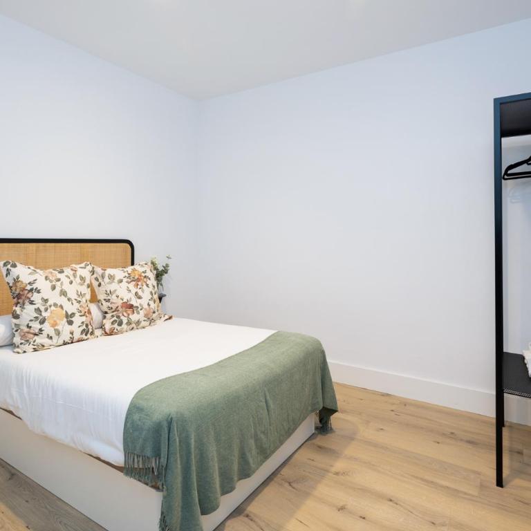 Luxury Gran Via Apartments - Deluxe Apartment - 36