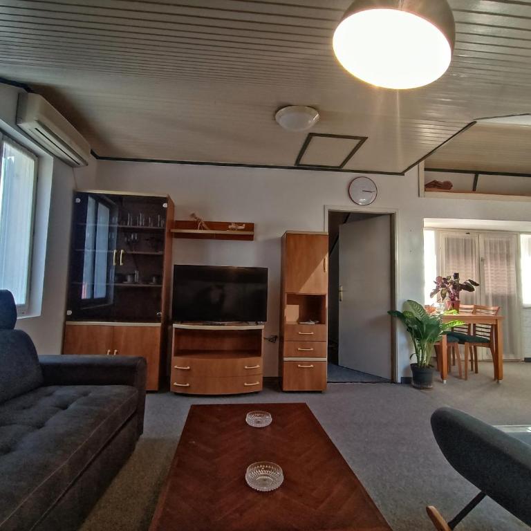 The Golden Hour - One-Bedroom Apartment - 6